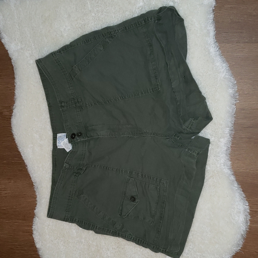 Womans Shorts Size 14